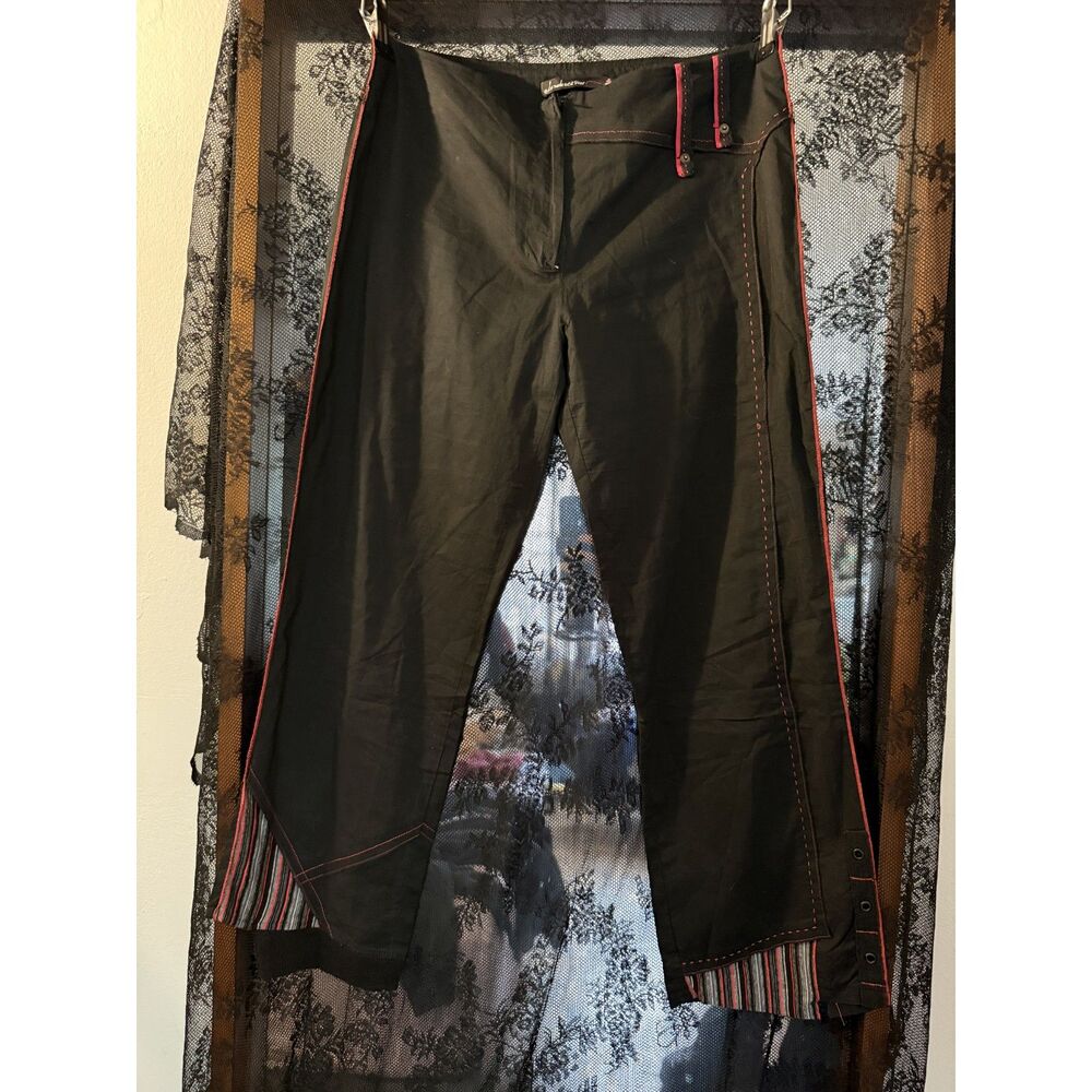 La Mode Est à Vous Y2K Black Red Trim Capri Pants EU 38